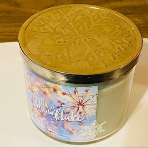 Bath & Body Works Accents - USED Vanilla Snowflake- Bath and Body Works Bath & Body Works Accents - USED Vanilla Snowflake- Bath and Body Works